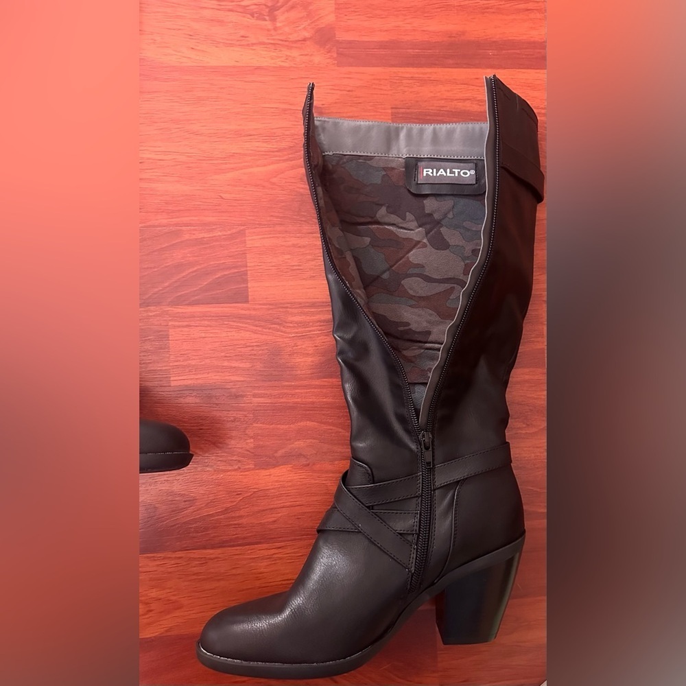 Rialto Claudette Knee High Woman's Boots - Picture 10 of 10